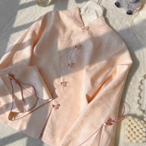 Áo Sơ Mi Kiểu Cao Cấp Cách Điệu Xing Store – Lụa Gấm Vân Chìm, Điểm Ngọc Trai & Cổ Tàu Thanh Lịch