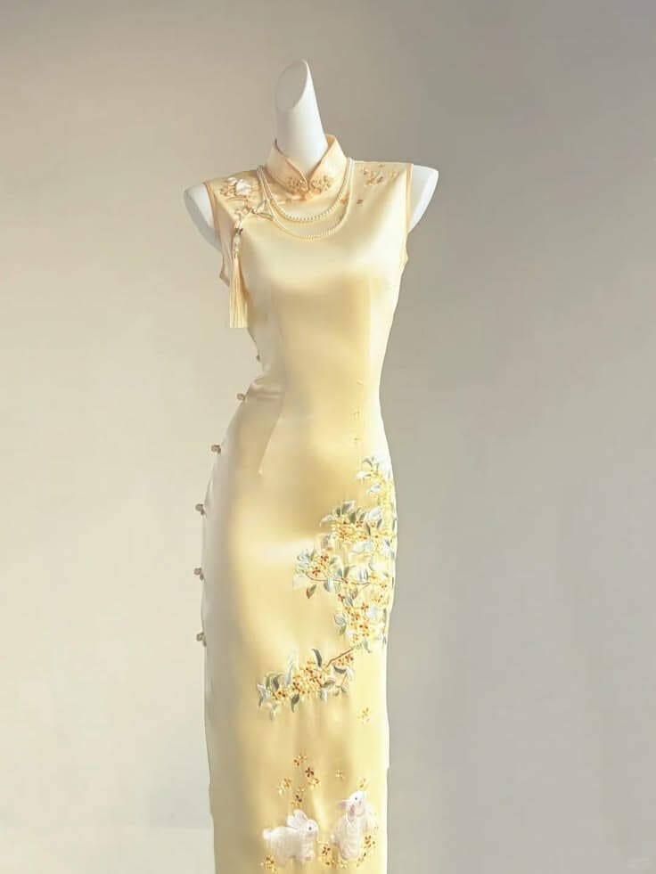 Sườn xám hoa nổi cách tân