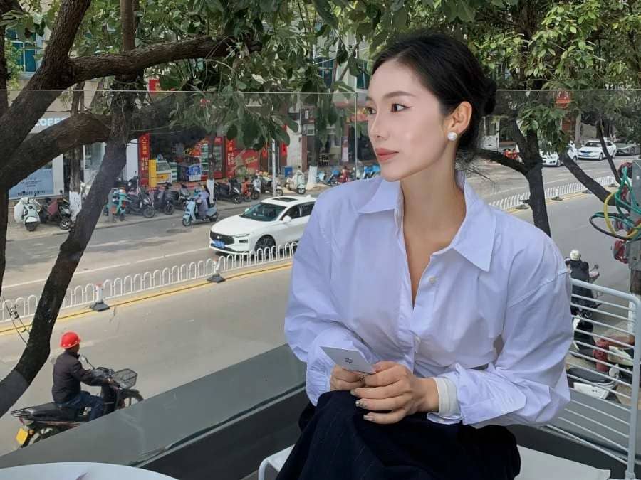 Sơ mi trắng cổ tàu nữ