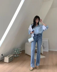 Áo sơ mi phối hợp với váy quần jean nữ